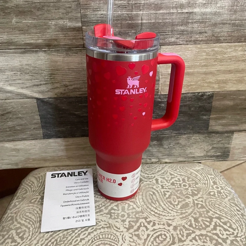 Stanley 40oz Quencher H2.0 FlowState Tumbler Red Heart Valentine Target exclusiv - Picture 1 of 8